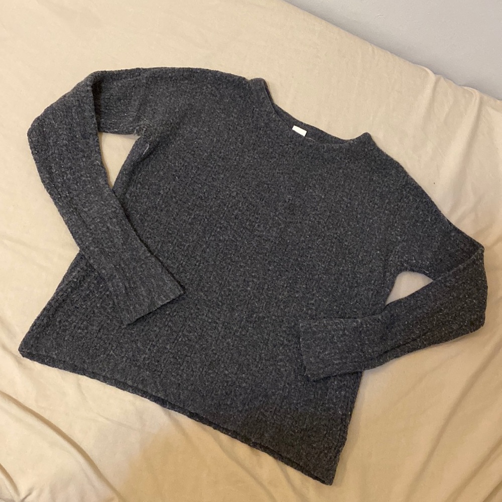 GAP fuzzy, gray sweater